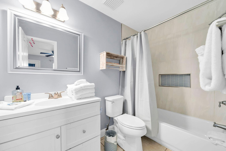 Bathroom 4, Serenity at Sunnyside, Bay