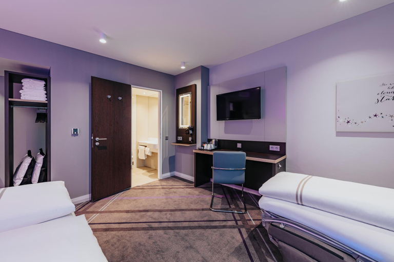 Bedroom 3, Premier Inn Rosenheim City Lokhofe, Rosenheim