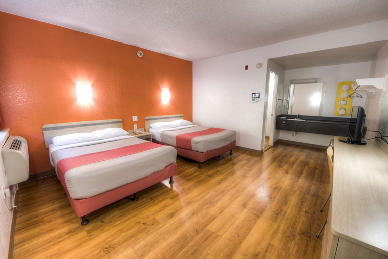 Bedroom 3, Motel 6 Niantic, CT - New London, New London