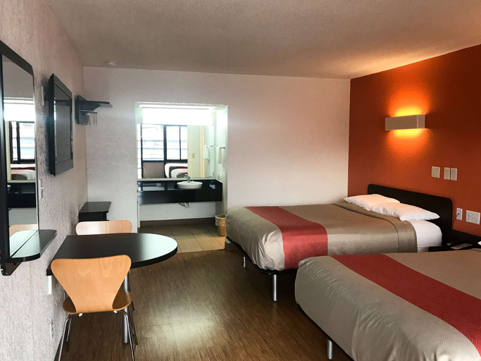 Bedroom 3, Motel 6 Sallisaw, OK, Sequoyah
