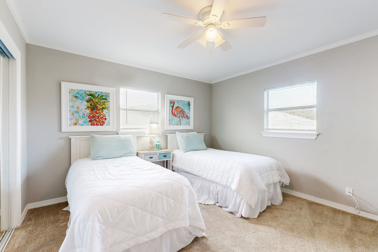 Room 3, Island Escape With Ocean-view Deck & Steps to Beach - Snowbirds Welcome, Nassau