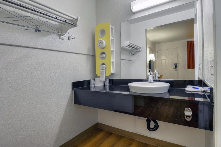 Bathroom 4, Motel 6 Chino, CA - Los Angeles Ontario, San Bernardino