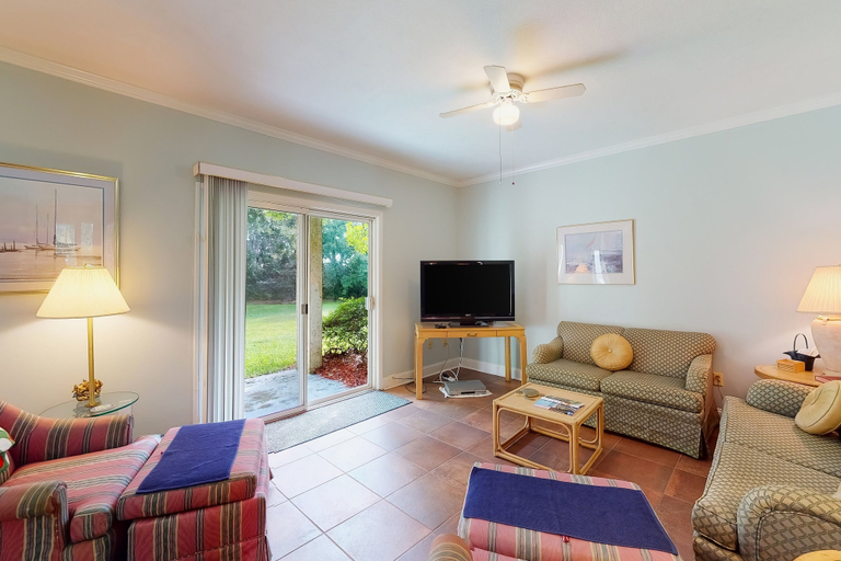 Living area 2, Condo With Central AC, Washer/dryer, Shared Outdoor Pool, & On-site Golf, Glynn