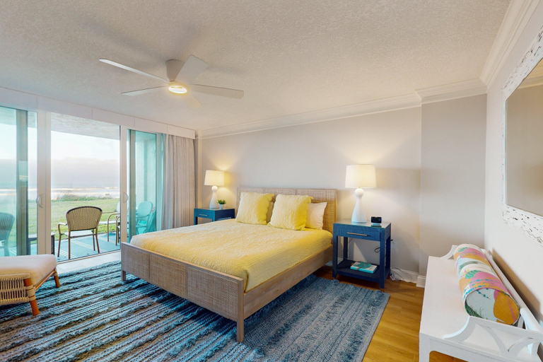 Room 5, First Floor Oceanfront Condo With Beach Access and Tennis Courts, Saint Johns
