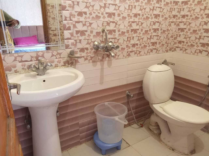Bathroom 4, Hotel Ganga vardan, Garhwal