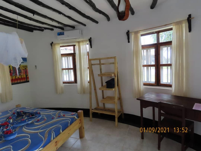 Bedroom 2, Palmtreeresortbwejuu, Kusini