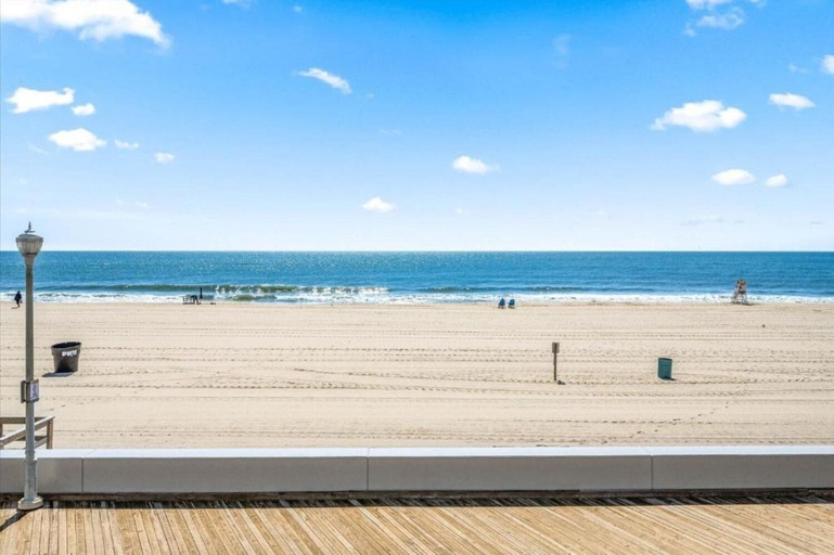 Others 4, Eden Roc Ocean Front, Worcester