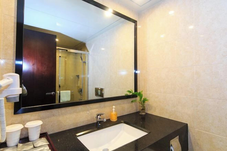 Bathroom 4, Hangzhou Bay Hotel, Hangzhou