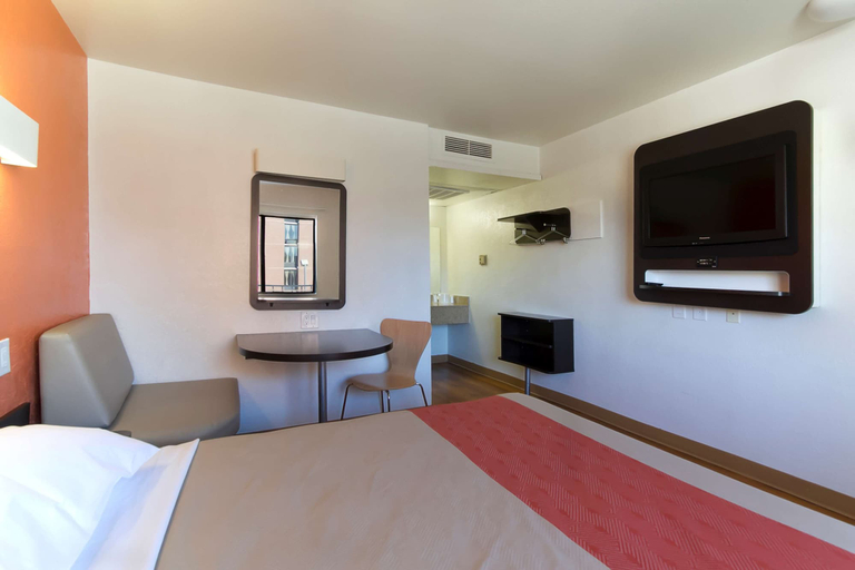 Bedroom 3, Motel 6 Capitol Heights, Md - Washington, Prince George's
