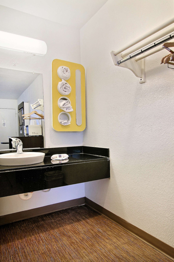 Bathroom 5, Motel 6 Carlsbad, NM, Eddy