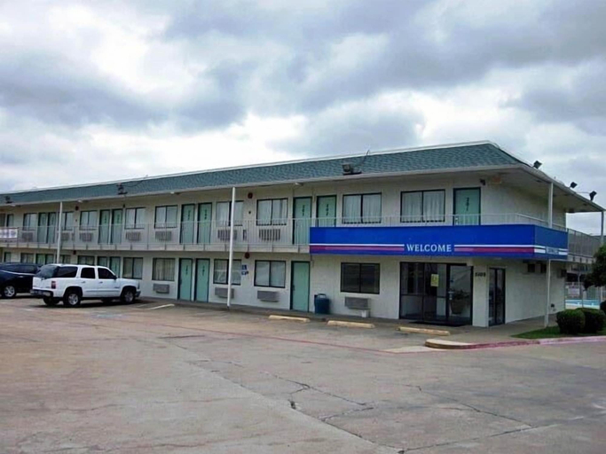 Exterior & Views 2, Motel 6 Greenville, TX, Hunt