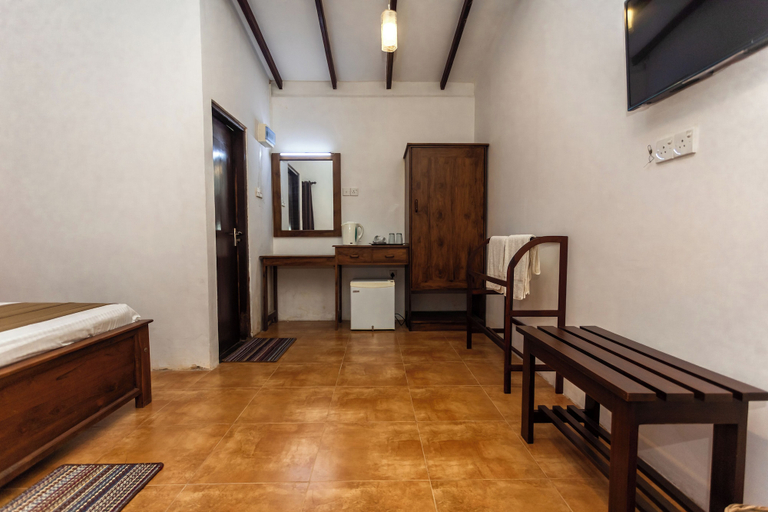 Room 2, Elephant Path by Alpine Resorts, Hingurakgoda