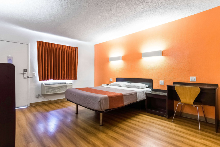 Bedroom 3, Motel 6 Long Beach, CA - International City, Los Angeles