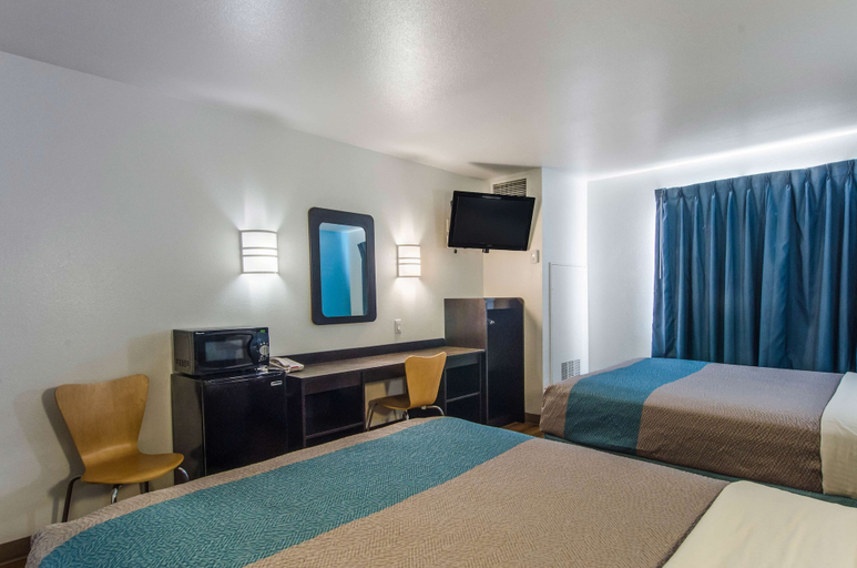 Bedroom 4, Motel 6 Wheatland, WY, Platte