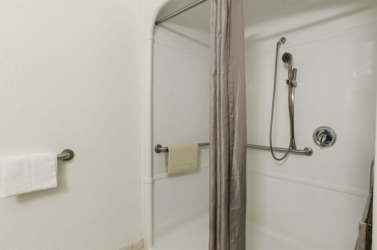 Bathroom 4, Motel 6 Bristol, VA, Bristol