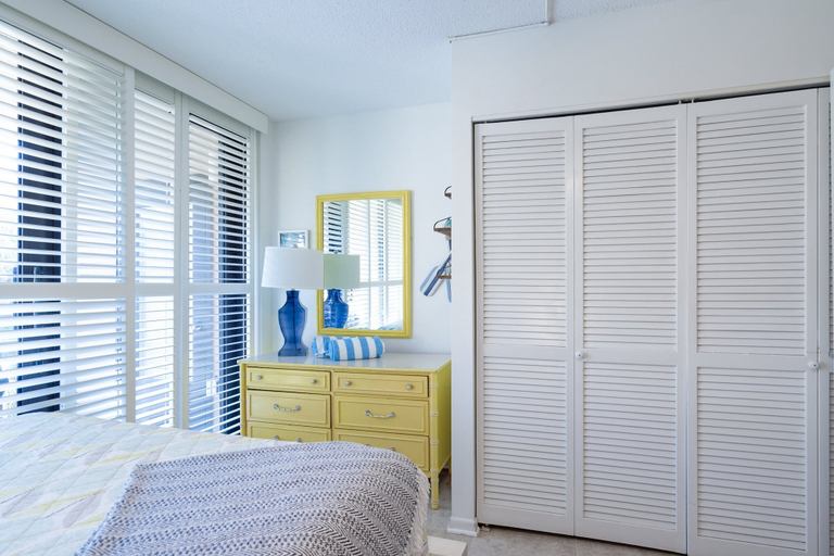 Room 2, Cozy Condo With Balcony, Garden Views and Beach Access, Nassau