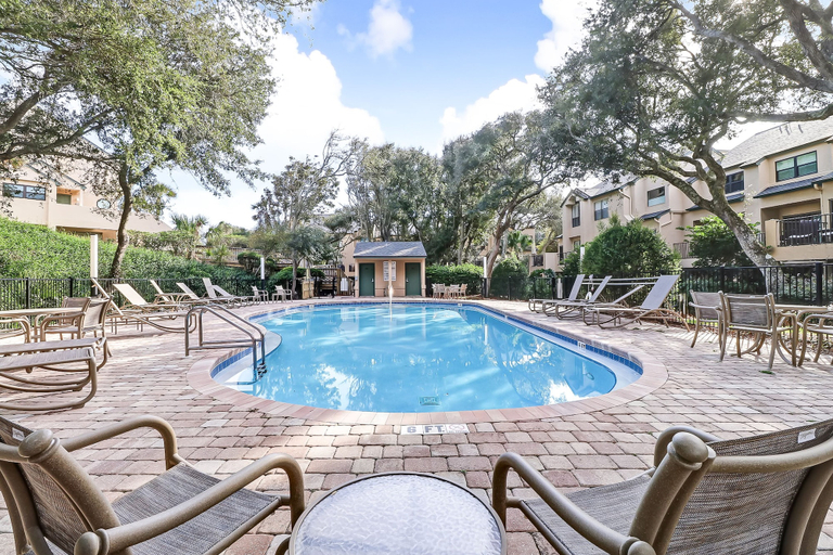 Pool, Lovely Oceanfront Townhome W/free Wifi, Central AC, Shared Pool, Private W/D, Nassau