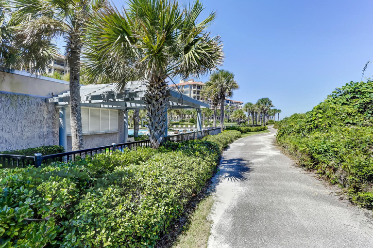 Exterior 4, Bright & Airy Oceanfront Condo With Pool, Huge Balcony, Washer/dryer & AC, Nassau