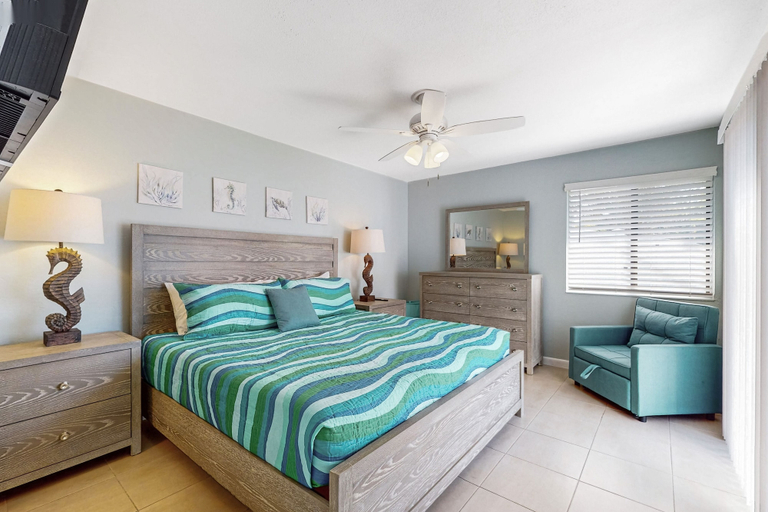 Room 4, Water-view Dog-friendly Home With Outdoor Space & Entertainment Options, Flagler