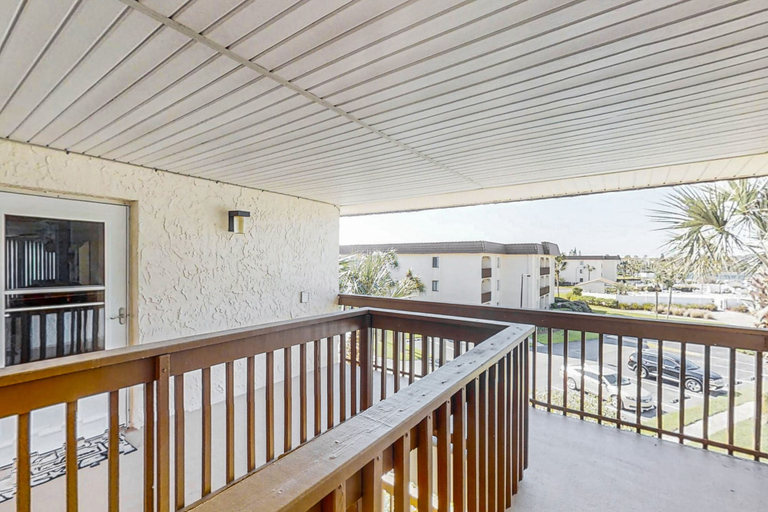 View from room 2, 3rd-floor Condo W/fountain Views, Private Balcony & W/d, On-site Pool & hot Tubs, Saint Johns
