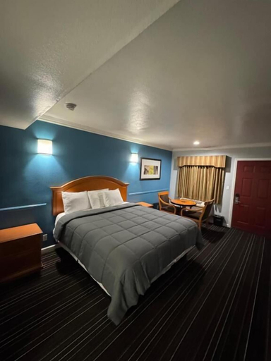 Room 5, Sunset inn &Suites, Los Angeles
