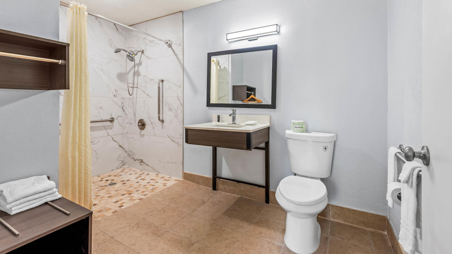 Bathroom 4, Motel 6 Hammond, LA – I 12 – I 55, Tangipahoa