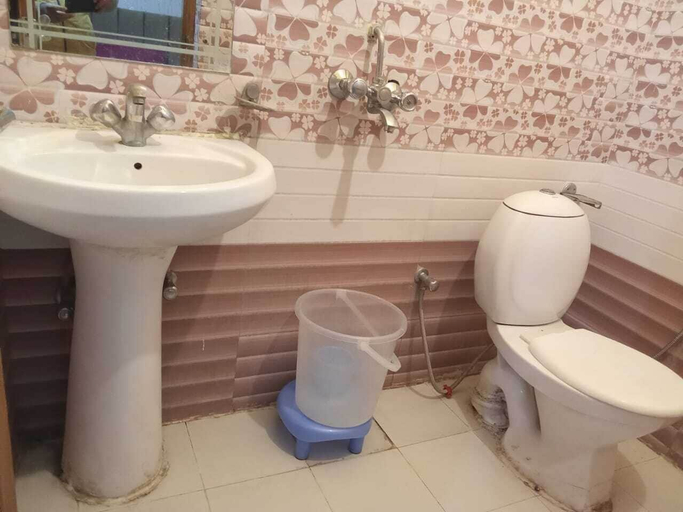 Bathroom 2, Hotel Ganga vardan, Garhwal