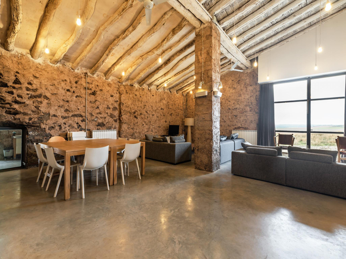 Food & Drinks 4, Cozy Fraga Country Escape, Huesca