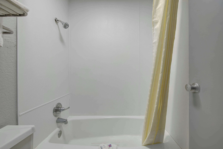 Bathroom 4, Motel 6 Chickasha, Ok, Grady