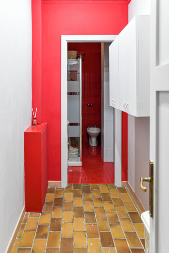 Bathroom 4, Mary Jungle, Fermo