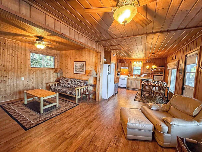 Living area 3, Bouchard Shores Resort - Your Private Northwoods Getaway, Oneida