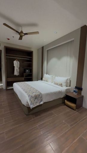 Room 5, Hariganga S The Lake Attitude, Amravati