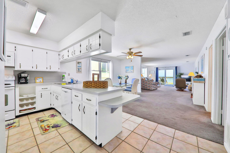 Interior 5, Oceanfront Condo With Private Beach Access in a Perfect Location, Saint Johns