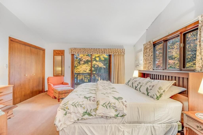 Bedroom 5, Loonsight, Oneida