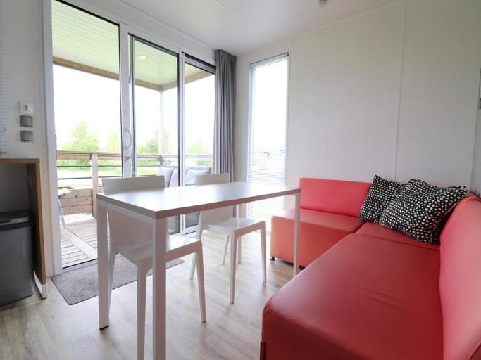 3, Chalet by Hegermeer with Harbor Access, Wymbritseradiel