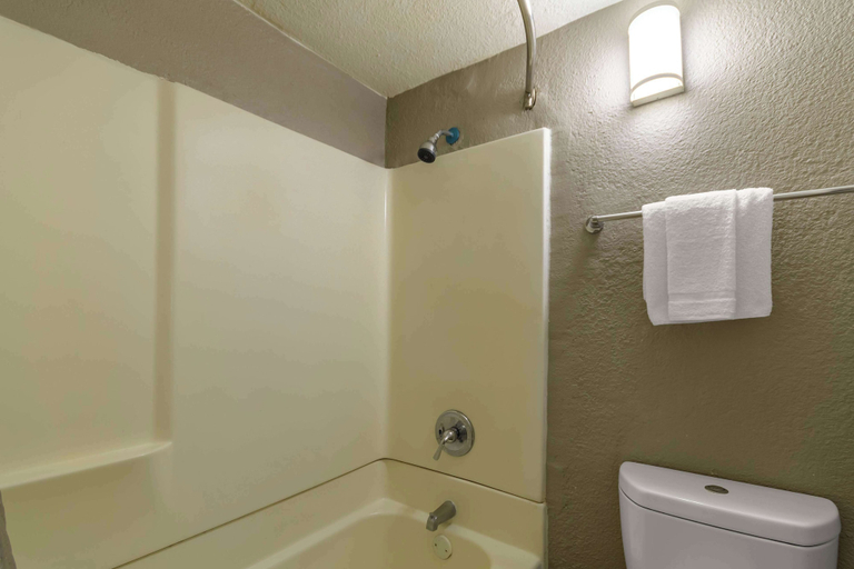 Bathroom 4, Studio 6 Hayward, Ca – Silicon Valley Gateway, Alameda