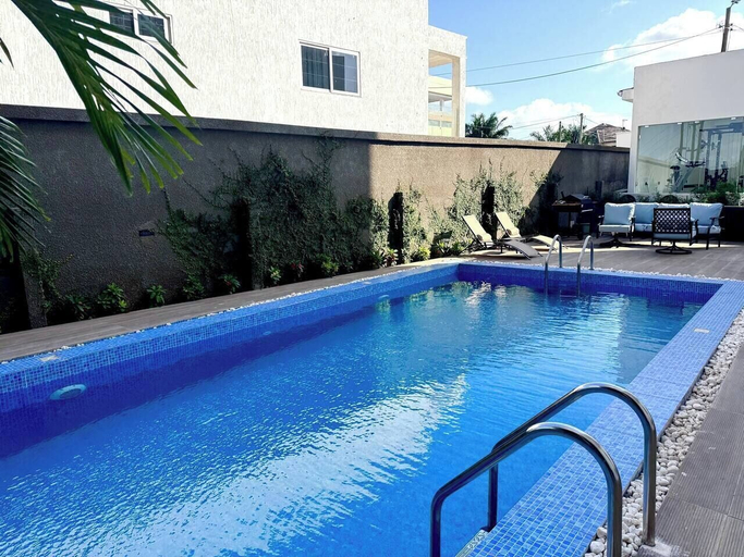 Pool 5, CozyDeluxe Studio Apt in East Legon, Accra