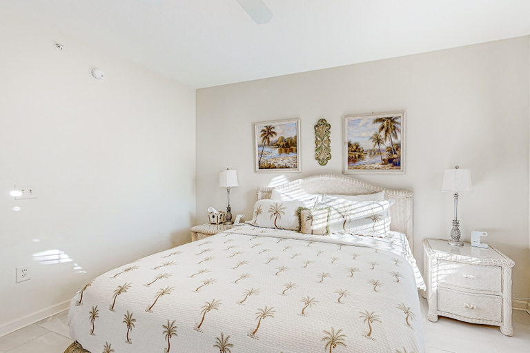 Room 5, Coastal Condo With Pool, Lanai, Washer/dryer, & Elevator, Saint Johns