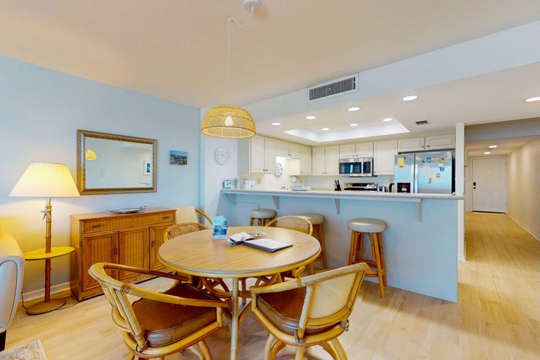 Room 3, Oceanfront Condo With Pool, Ocean Views, and Washer/dryer, Saint Johns