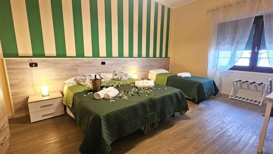 Room 2, Opera e tLove, Verona