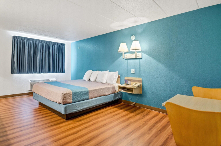 Bedroom 4, Big Springs Inn, Deuel