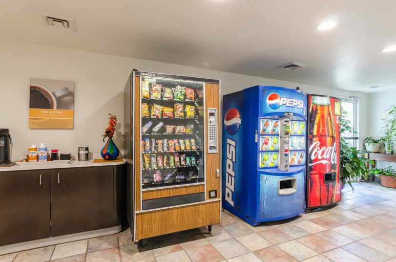 Food & Drinks 5, Motel 6 Bristol, VA, Bristol