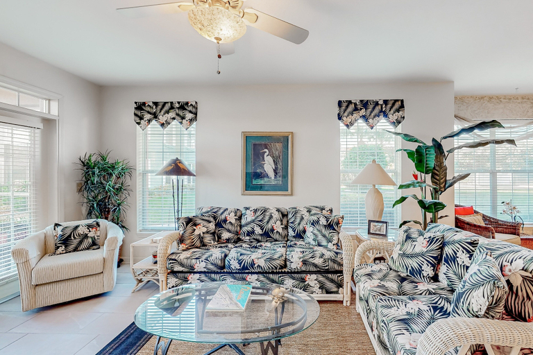 Living area 3, Coastal Condo With Pool, Lanai, Washer/dryer, & Elevator, Saint Johns