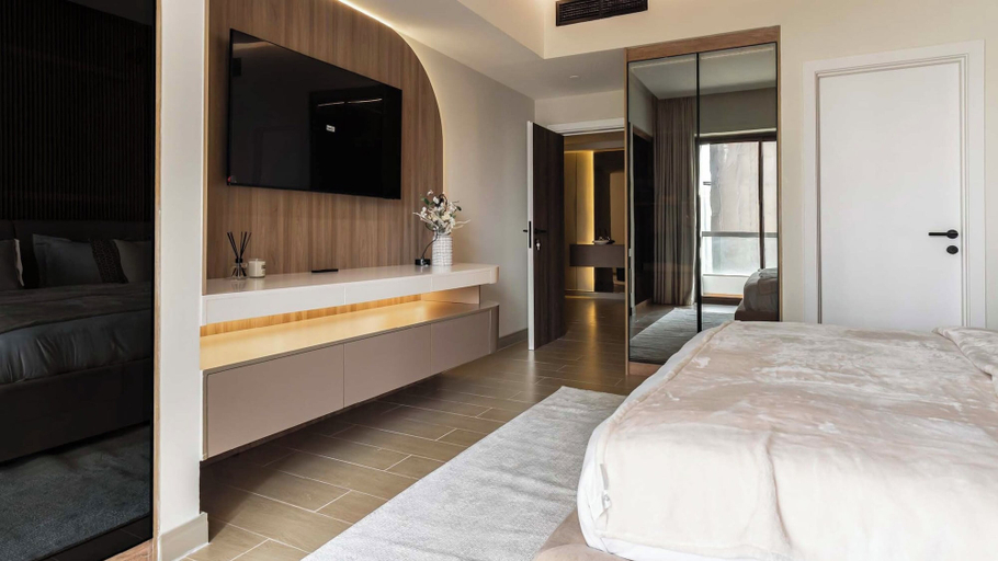 Room 3, Maison Privee - Ultimate Luxury Penthouse w/ Pool & Marina Views, Dubai