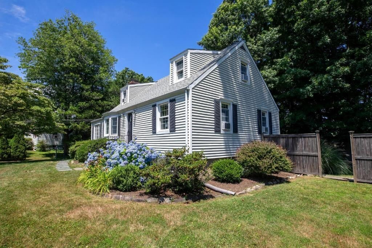 Exterior 4, Family Cottage with 4 King Beds, Fairfield