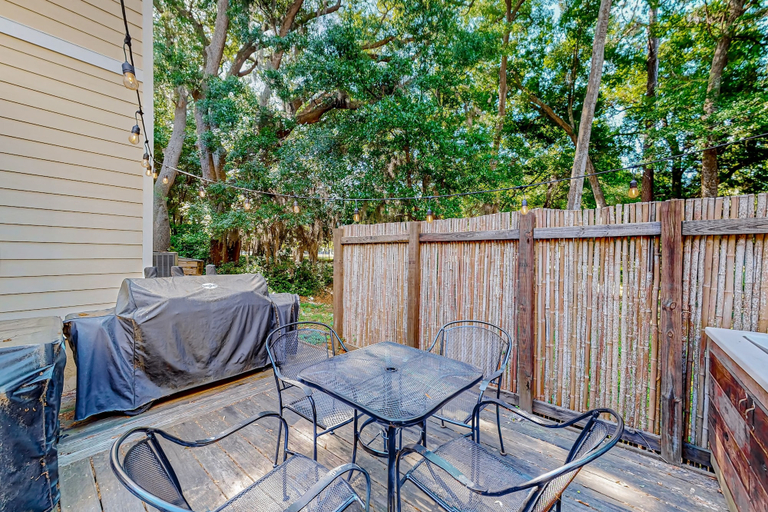 Outdoor dining, Charming Apartment With Beautiful Marsh Views and Shared Patio, Nassau