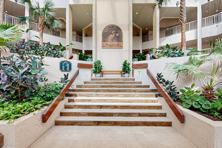 Exterior detail, Clean & Cozy Home With Oceanfront Views, Shared Pool, Free Wifi, Central AC, Nassau