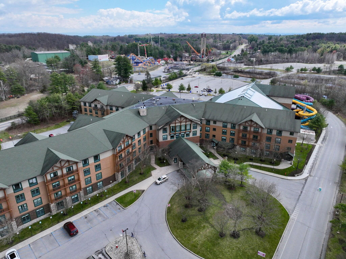 Exterior & Views