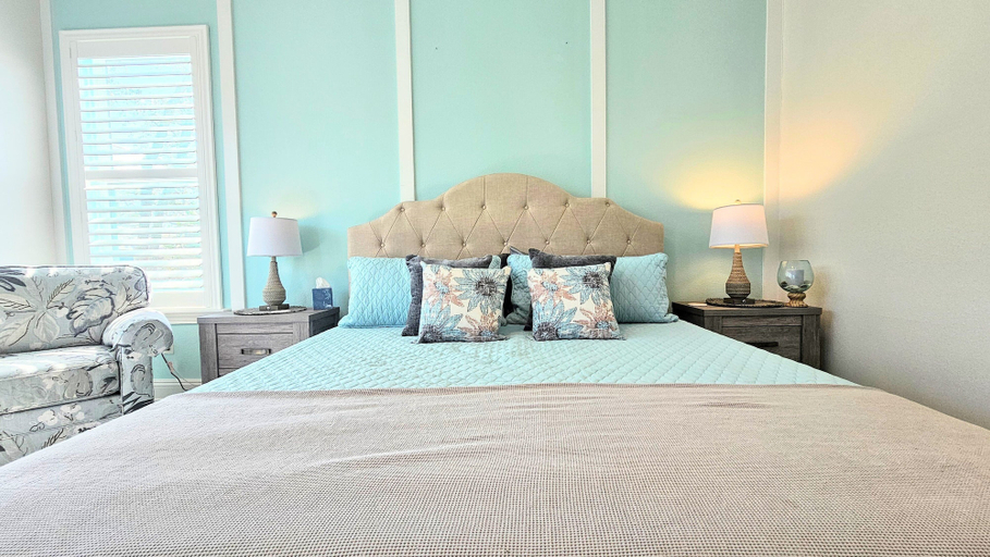 Room 2, New Custom House! Private, Clean, Safe! Walk to the Beach!, Saint Johns