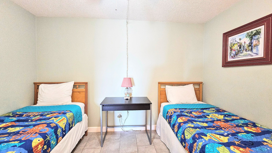 Room 5, Casatawaves Ocean View Villa Awesome Resort Pools! Trolley!, Saint Johns